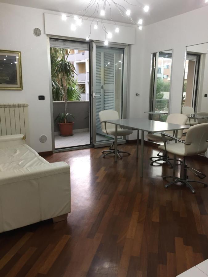 Apartamento Casa Delle Sorprese Pescara Exterior foto